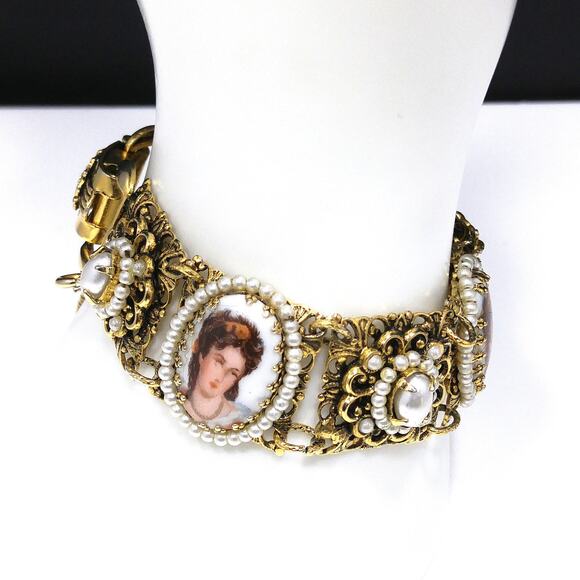 Vintage 1960s Faux Pearl & Victorian Lady Link Bracelet, Gold Tone - Picture 1 of 10